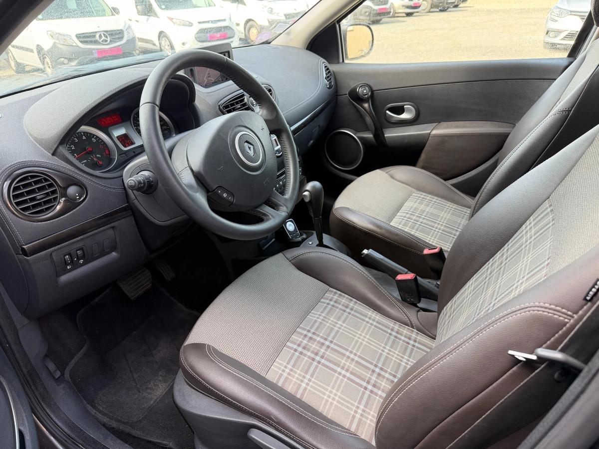 Renault Clio 1.6 110 XV-DE-FRANCE BVA 2012 - vue 10
