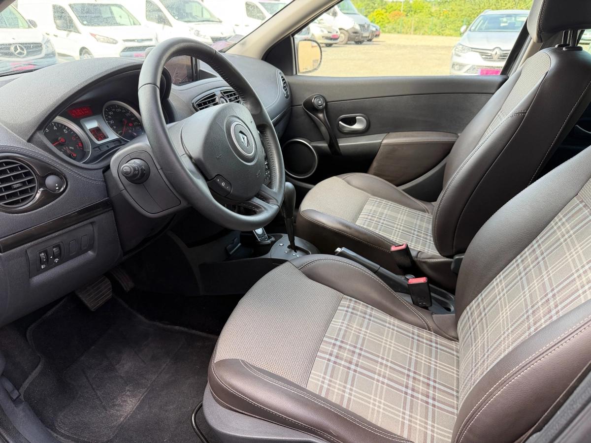 Renault Clio 1.6 110 XV-DE-FRANCE BVA 2012 - vue 12