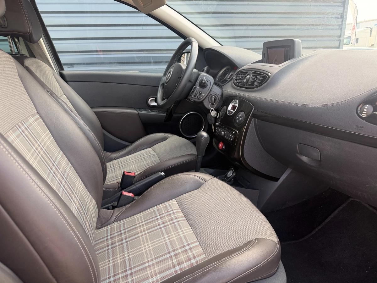 Renault Clio 1.6 110 XV-DE-FRANCE BVA 2012 - vue 15