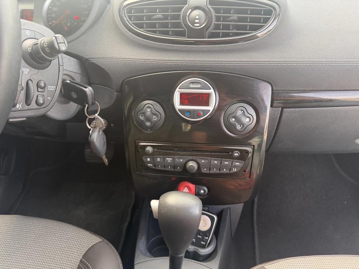 Renault Clio 1.6 110 XV-DE-FRANCE BVA 2012 - vue 17