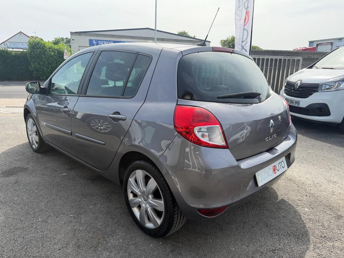 Renault Clio 1.6 110 XV-DE-FRANCE BVA 2012 - vue 2