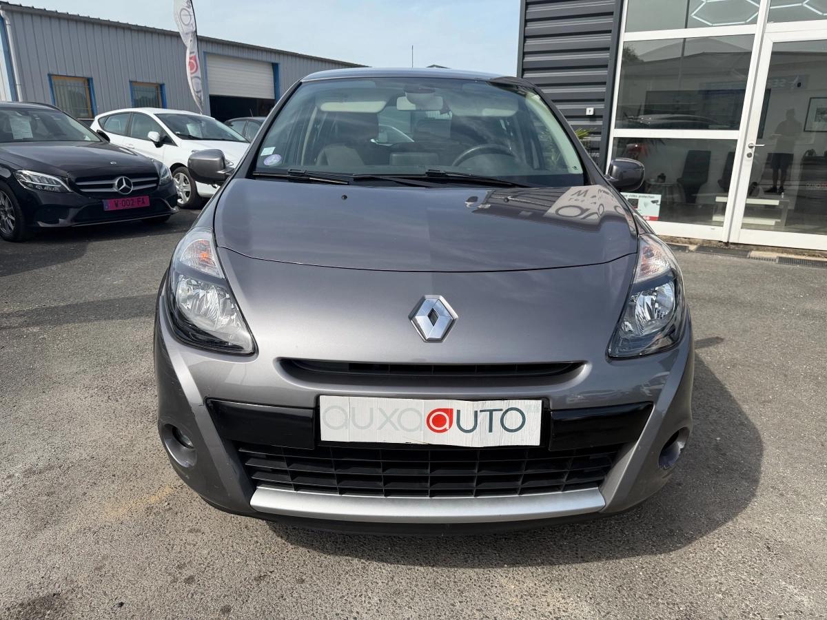 Renault Clio 1.6 110 XV-DE-FRANCE BVA 2012 - vue 3
