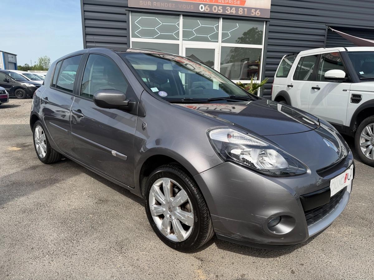Renault Clio 1.6 110 XV-DE-FRANCE BVA 2012 - vue 4