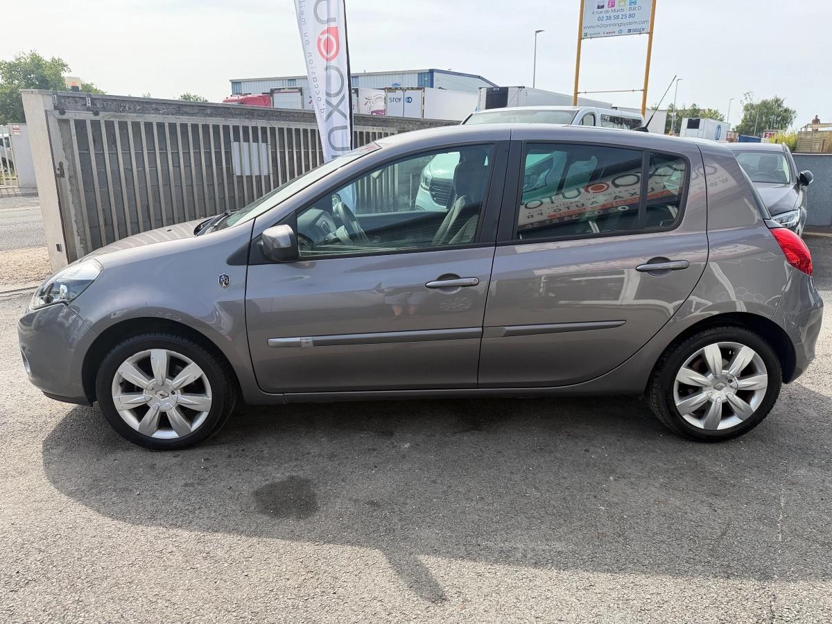 Renault Clio 1.6 110 XV-DE-FRANCE BVA 2012 - vue 6