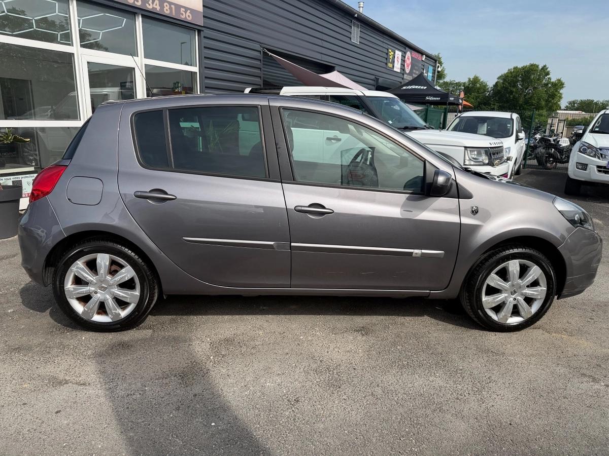Renault Clio 1.6 110 XV-DE-FRANCE BVA 2012 - vue 7