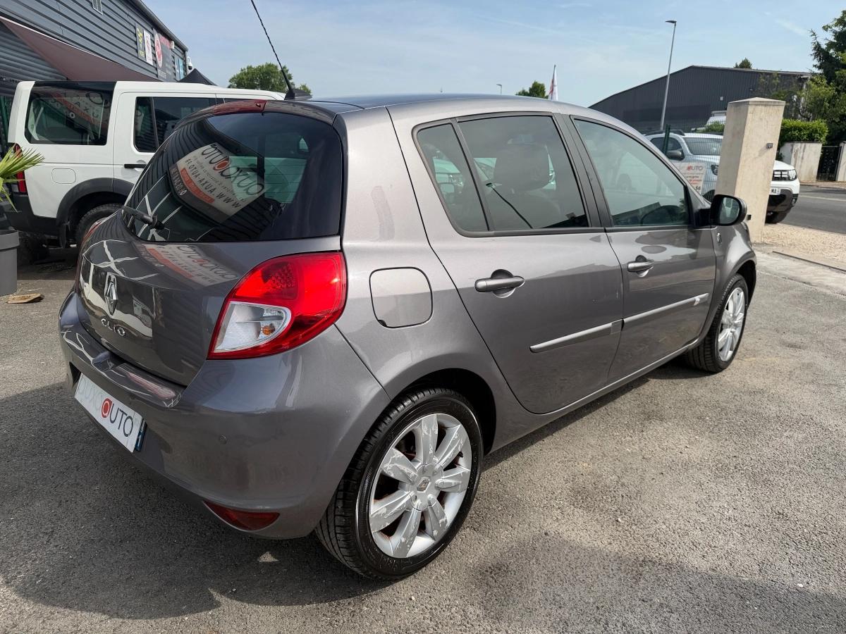 Renault Clio 1.6 110 XV-DE-FRANCE BVA 2012 - vue 8