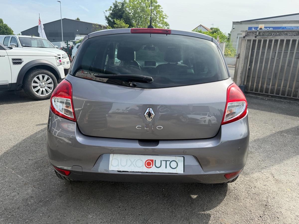 Renault Clio 1.6 110 XV-DE-FRANCE BVA 2012 - vue 9