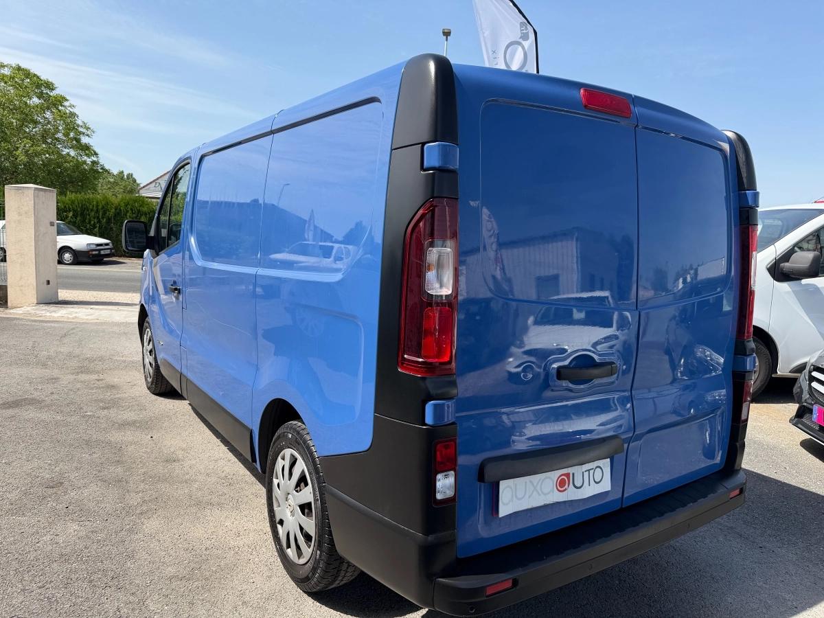 Renault Trafic 2017 - vue 3
