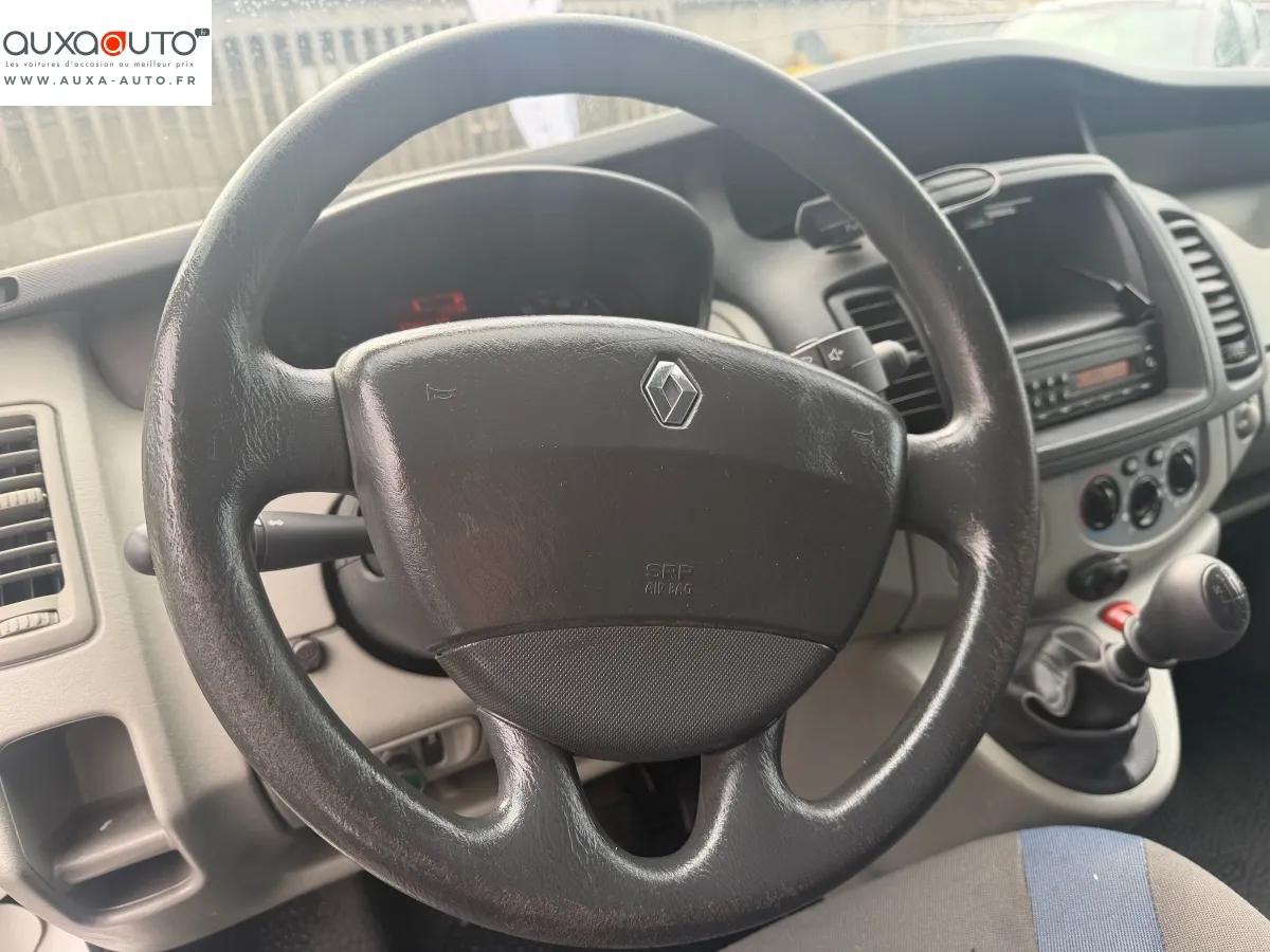 Renault Trafic Vu FOURGON 2.0 DCI 115 L1H1 2012 - vue 11