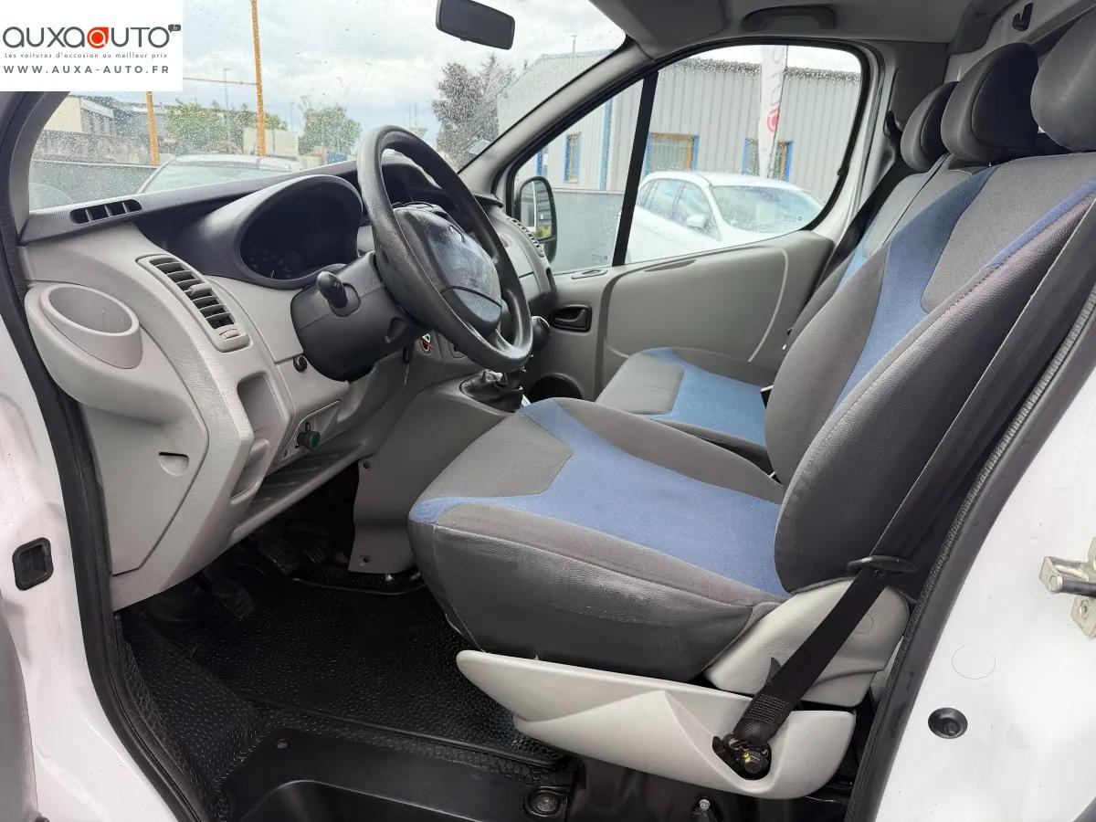 Renault Trafic Vu FOURGON 2.0 DCI 115 L1H1 2012 - vue 12
