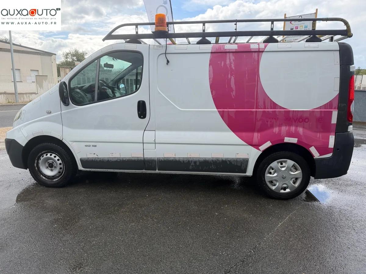 Renault Trafic Vu FOURGON 2.0 DCI 115 L1H1 2012 - vue 3
