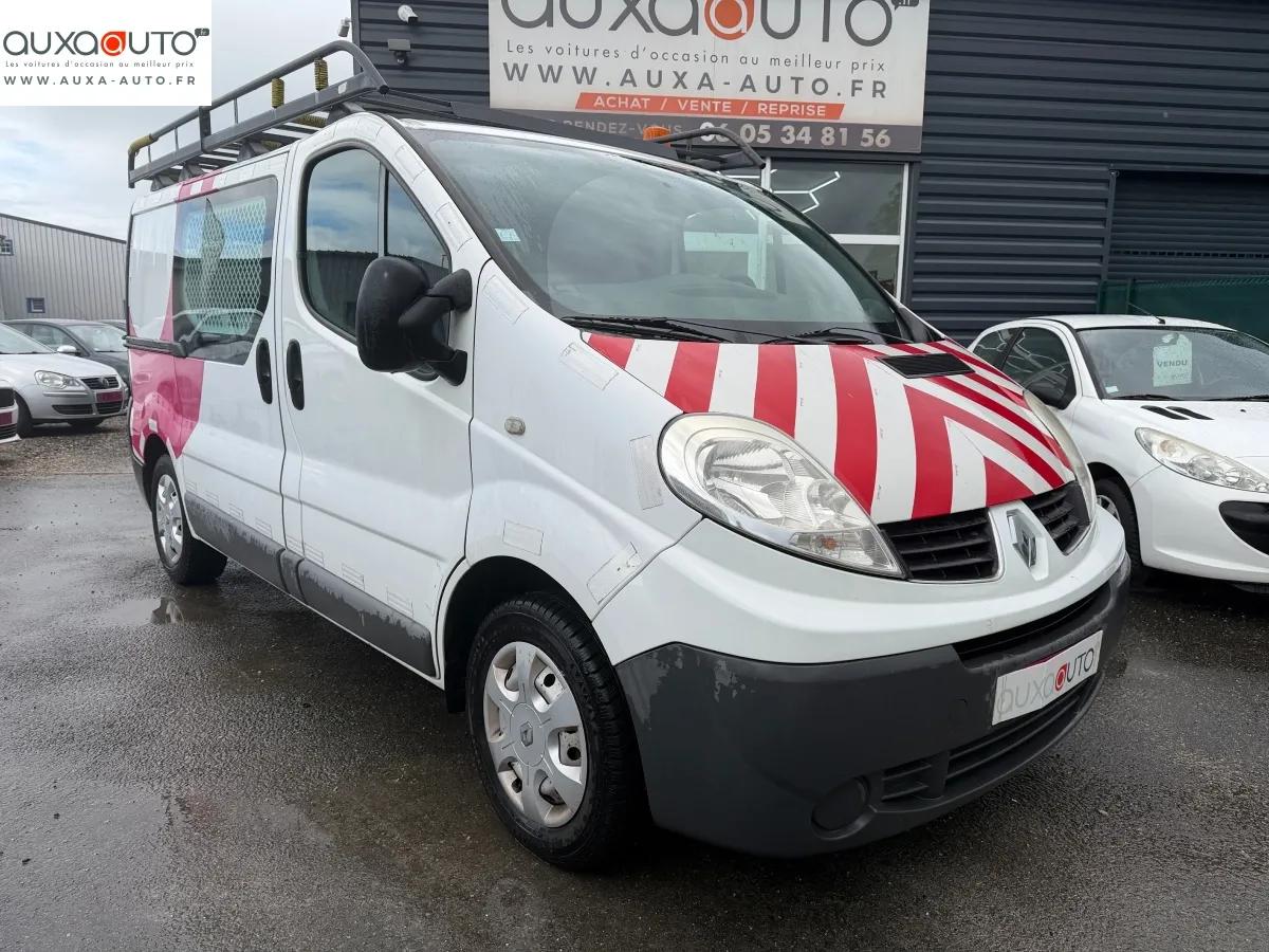 Renault Trafic Vu FOURGON 2.0 DCI 115 L1H1 2012 - vue 4