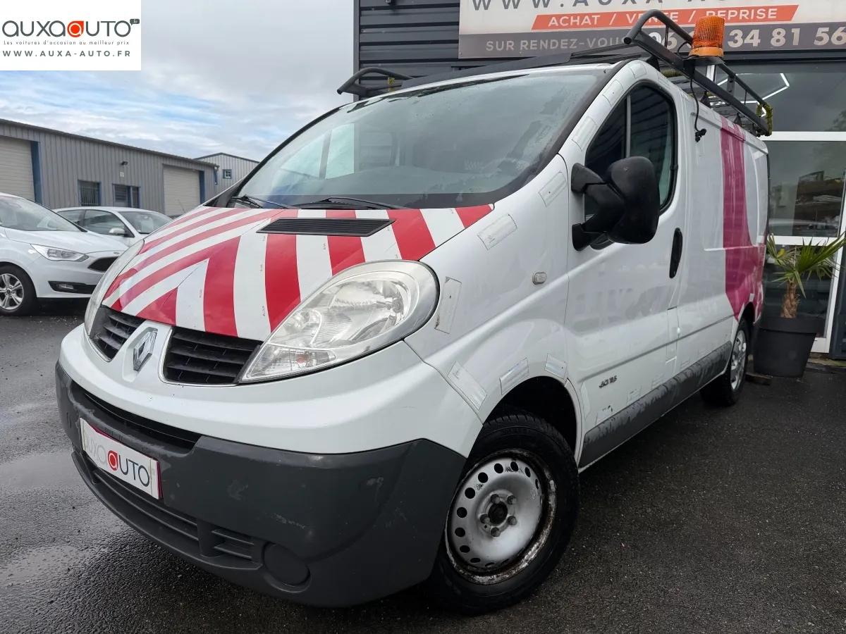 Renault Trafic Vu FOURGON 2.0 DCI 115 L1H1 2012 - vue 8
