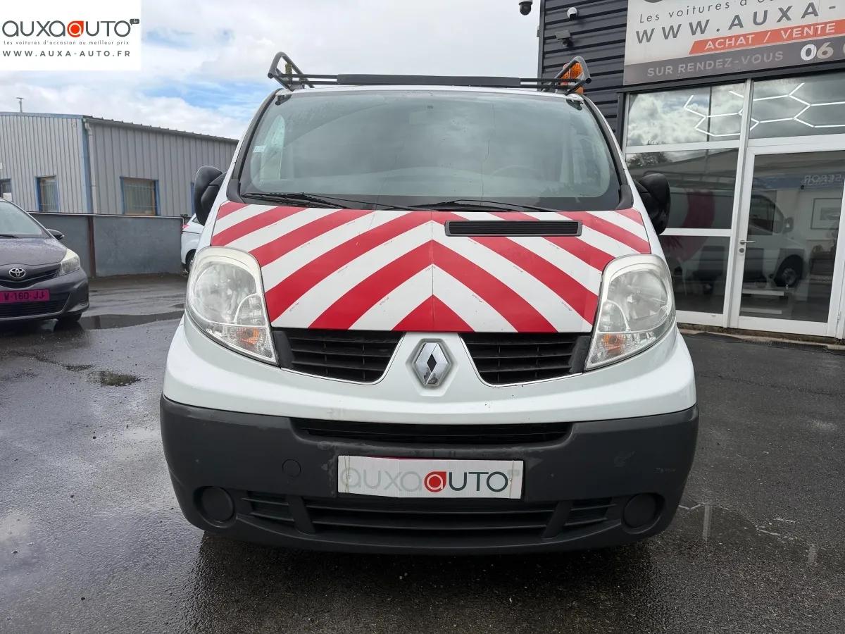 Renault Trafic Vu FOURGON 2.0 DCI 115 L1H1 2012 - vue 9