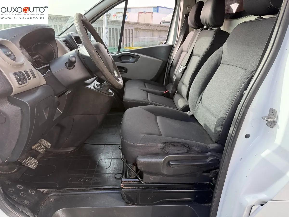 Renault Trafic Vu FOURGON 1.6 DCI 90 L1H1 2015 - vue 10