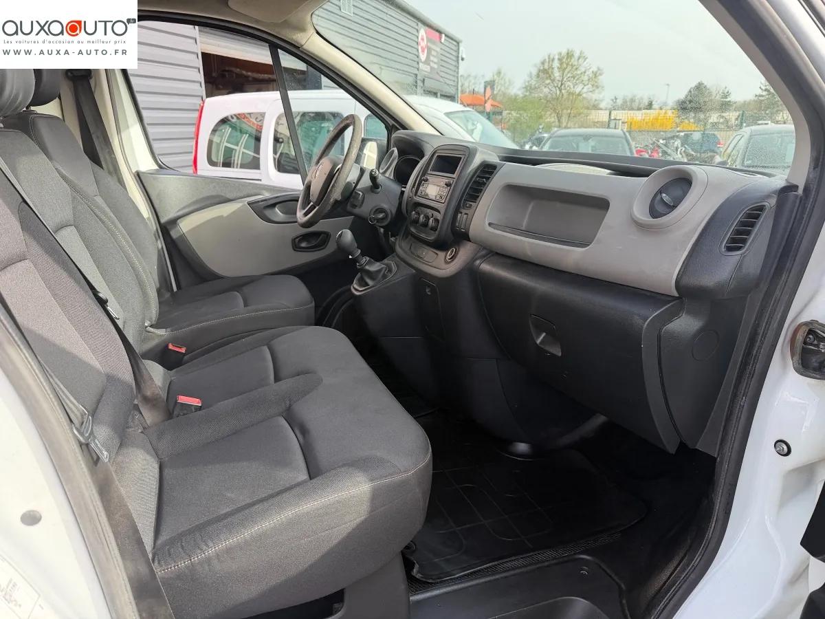 Renault Trafic Vu FOURGON 1.6 DCI 90 L1H1 2015 - vue 11