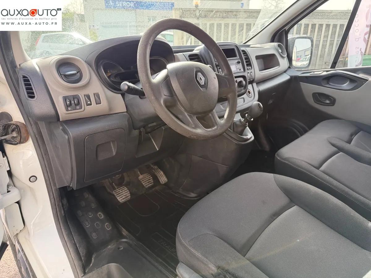 Renault Trafic Vu FOURGON 1.6 DCI 90 L1H1 2015 - vue 12