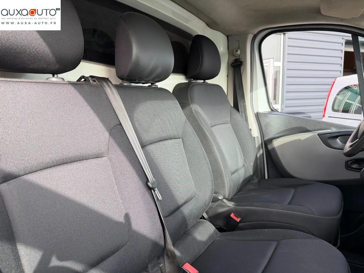 Renault Trafic Vu FOURGON 1.6 DCI 90 L1H1 2015 - vue 13