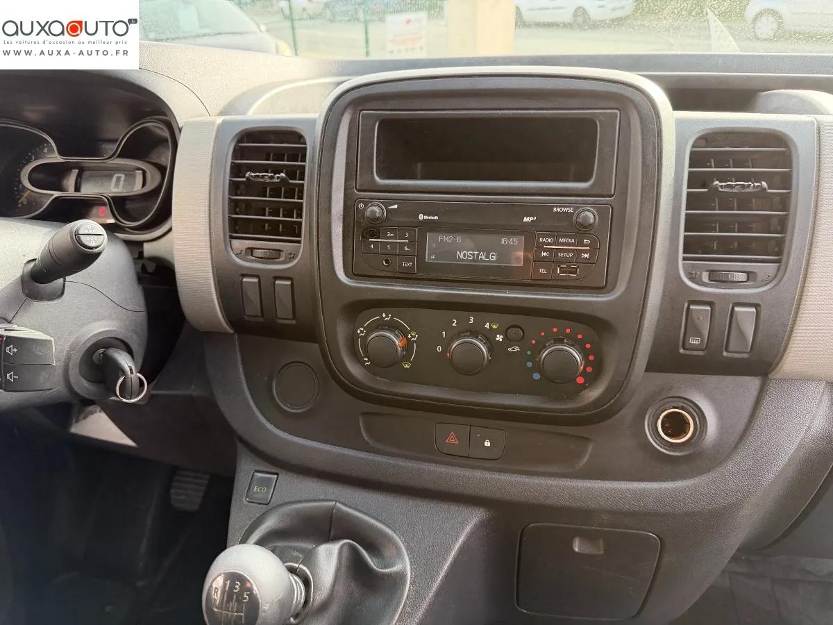 Renault Trafic Vu FOURGON 1.6 DCI 90 L1H1 2015 - vue 15